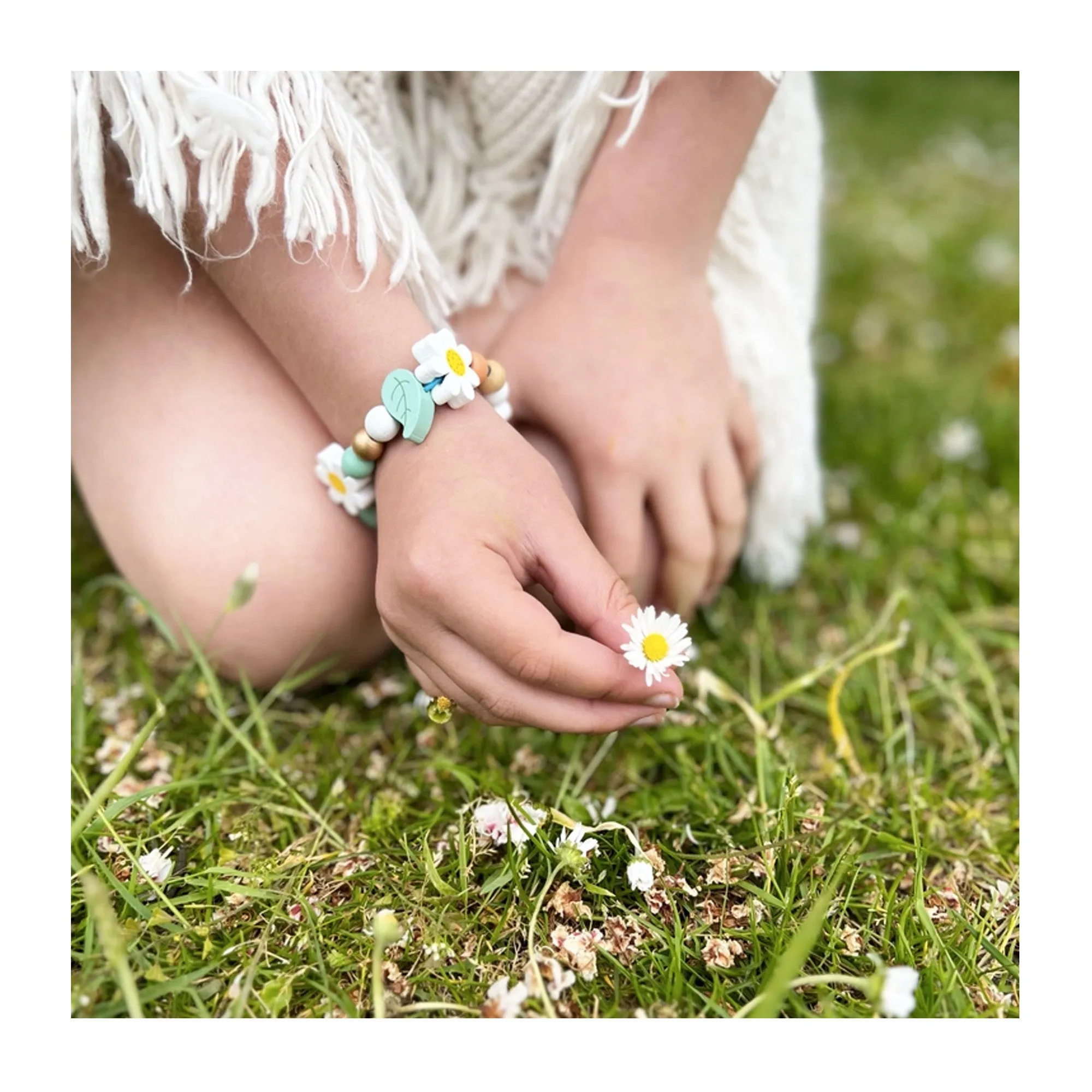 Make Your Own Daisy Chain Bracelet