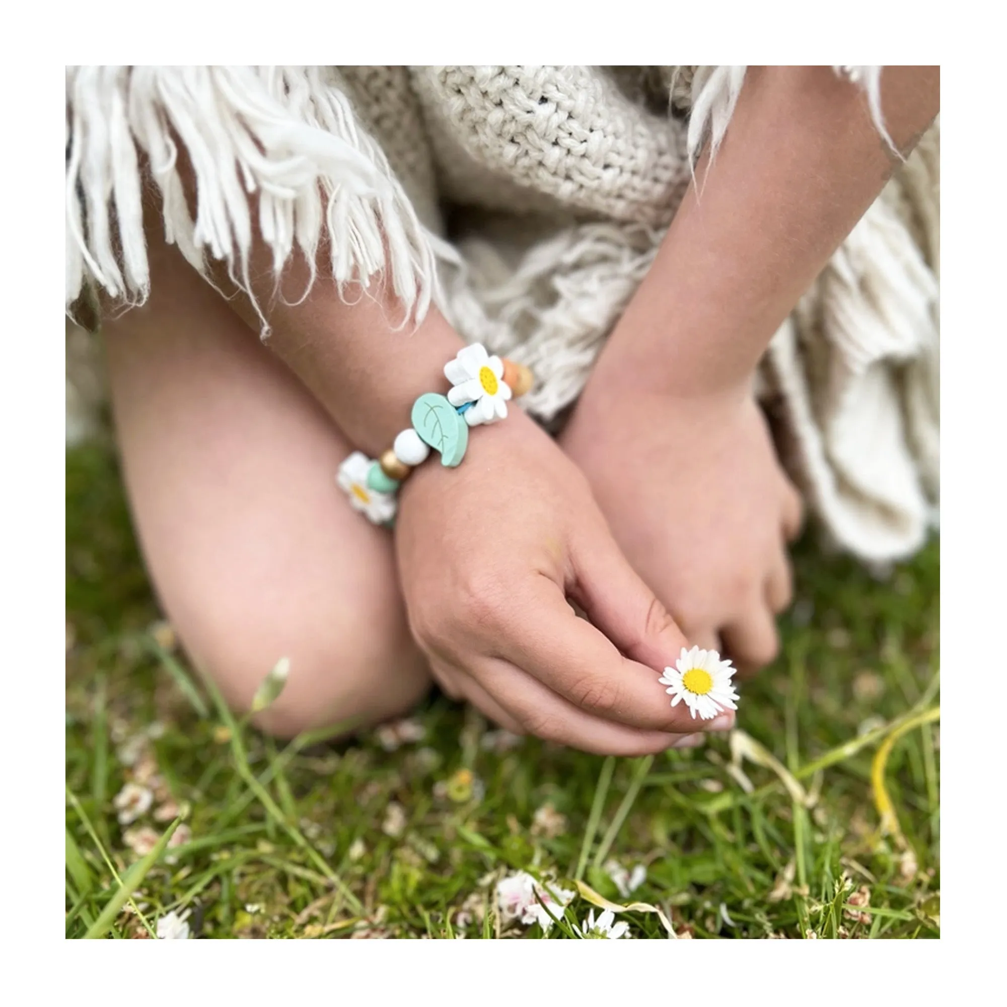 Make Your Own Daisy Chain Bracelet