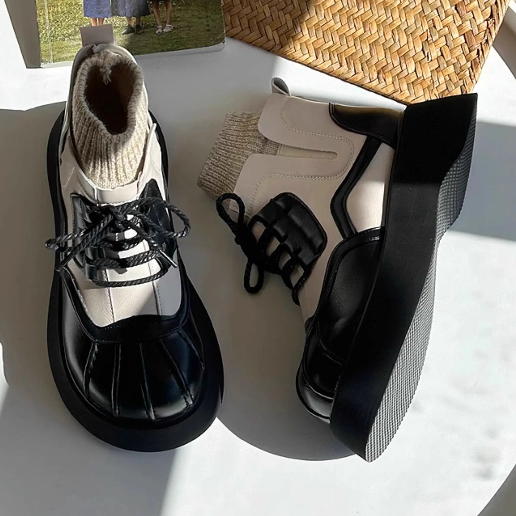 Women's Leather Boots Wide Toe Box Retro Lace-up Platform Shoes