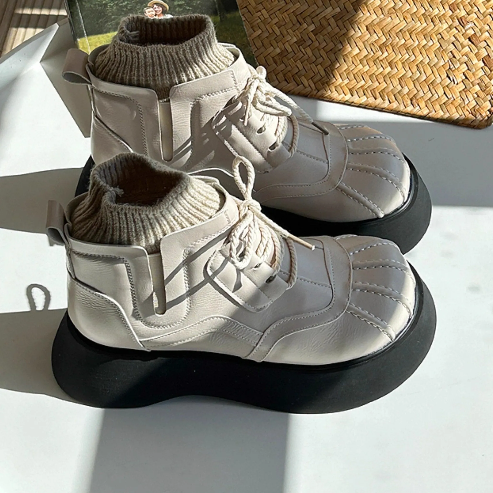 Women's Leather Boots Wide Toe Box Retro Lace-up Platform Shoes